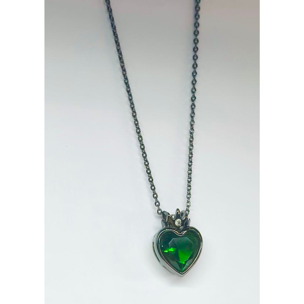 GOTHIC EVIL QUEEN CROWN HEART EMERALD BLACK GOLD NECKLACE PENDANT